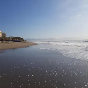lujoso-duplex-en-la-playa-con-vistas-al-mar.hotelsinnerja.org/